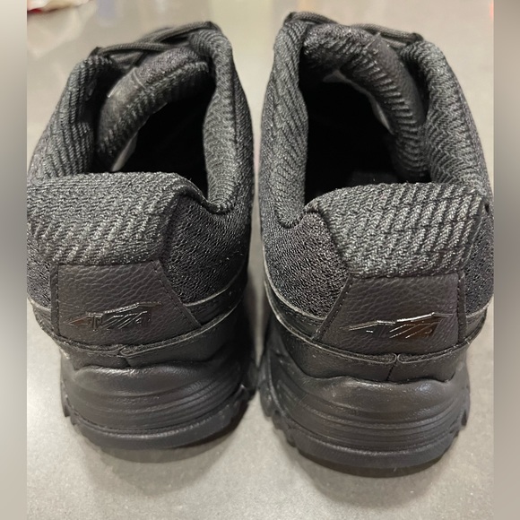 NWOT AVIA BLACK ODOR CONTROL ATHLETIC SHOES SIZE 9W. Glitter side trim! - Picture 6 of 7